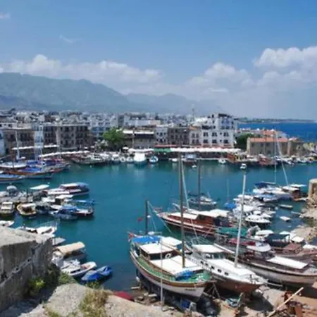 Seasa Boat Tours 凯里尼亚