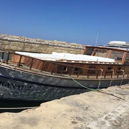 Seasa Boat Tours * 凯里尼亚